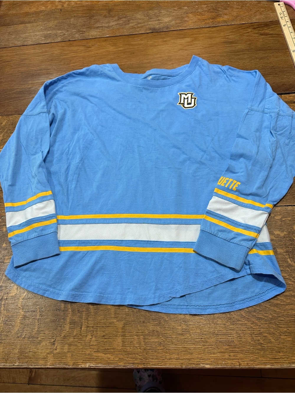 Colosseum women’s Marquette University long sleeve tshirt sz large